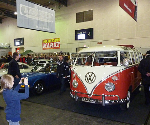 Impressionen von der Bremen Classic Motorshow 2013 - professionelle Händler bieten ihre attraktive Ware an