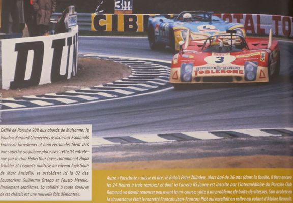 Bild Impressionen von der Buchvernissage «Les Suisses au Mans 2013» - Auszug aus dem Buch zeigt Bernard Chenevière im Porsche 908-2 in berühmter Toblerone Lackierung