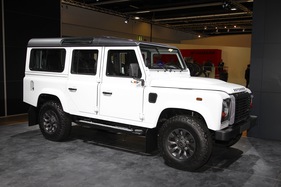 Impressionen von der Internationalen Automobil Ausstellung (IAA) 2013 in Frankfurt - der Land Rover ist schon als Neuwagen praktisch ein Oldtimer-Klassier