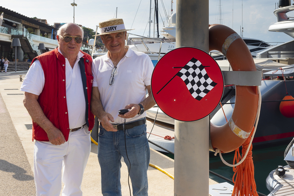 Impressionen von der Mallorca Classic Week 2021 – Was das Schild wohl bedeuten mag?