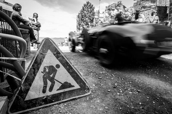 Impressionen von der Mille Miglia 2014 - Auch in Italien wird gebaut