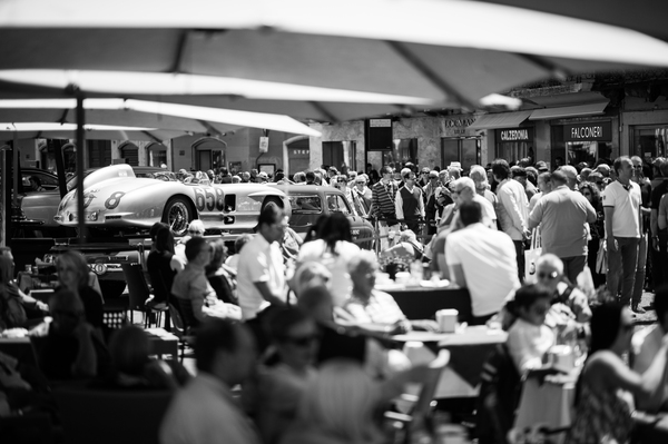 Impressionen von der Mille Miglia 2014 - Der berühmte Mille-Miglia Mercedes Benz 300 SLR auf dem ebenfalls berühmten Anhänger