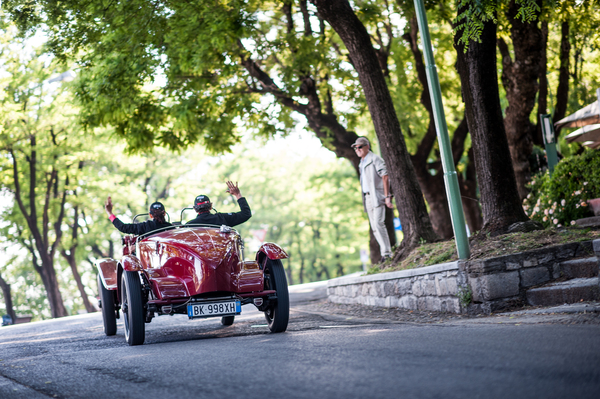 Bild Impressionen von der Mille Miglia 2014 - immer schön winken