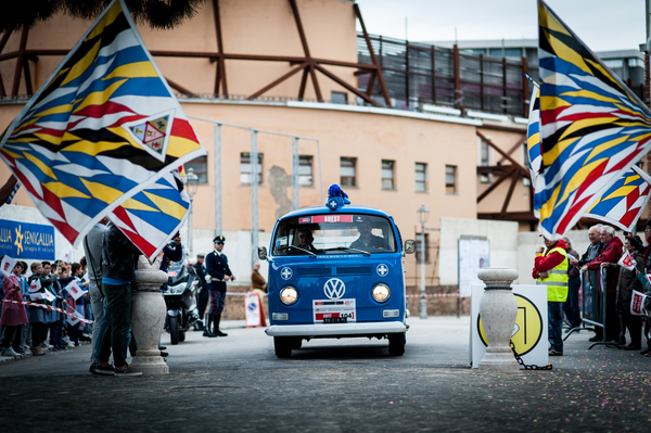 Impressionen von der Mille Miglia 2014 - passende Begleitfahrzeuge