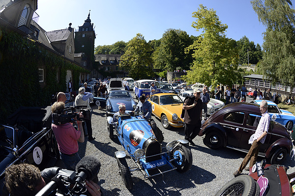 Impressionen von der Rallye Historique im Rahmen der Schloss Bensberg Classics 2012 - es wird Rast gemacht
