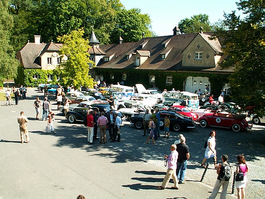 Impressionen von der Rallye Historique im Rahmen der Schloss Bensberg Classics 2012 - sich einmal eine Pause gönnen