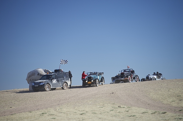 Impressionen von der Rallye Peking-Paris 2013 - Bereit zur nächsten gezeiteten Sonderprüfung