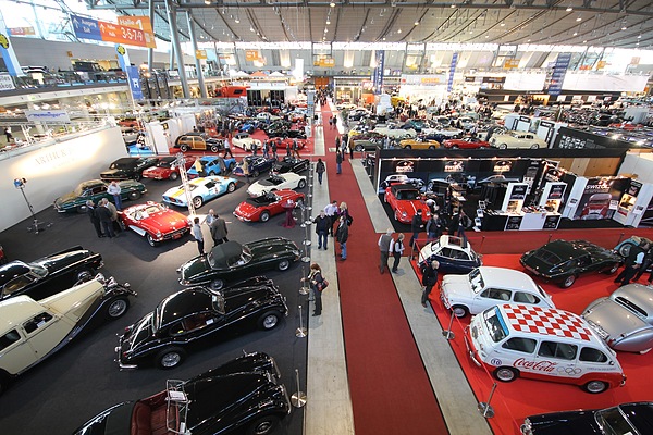 Impressionen von der Retro Classics Stuttgart 2011 - Halle 1 mit den grossen Händlern