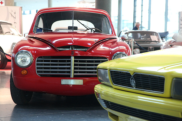 Impressionen von der Retro Classics Stuttgart 2013 - alter Fiat hinter neuerem Maserati