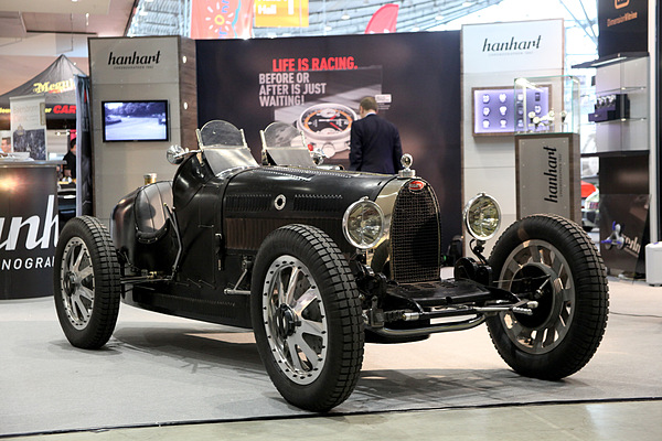 Impressionen von der Retro Classics Stuttgart 2013 - auf dem Hanard-Stand beeindruckt ien Bugatti 35