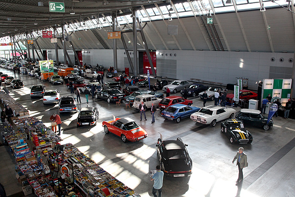 Impressionen von der Retro Classics Stuttgart 2013 - die gewerbliche Autobörse in der Halle 6
