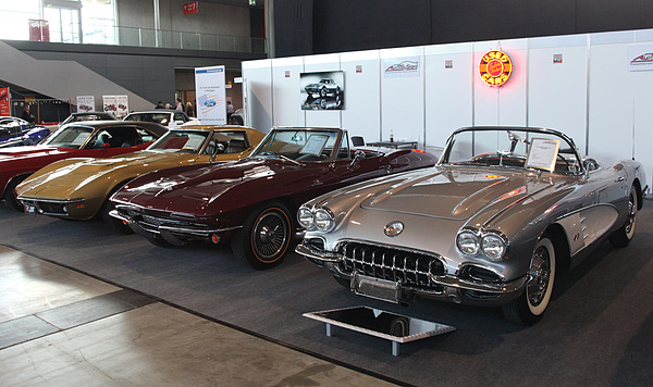 Impressionen von der Retro Classics Stuttgart 2013 - drei Generation Chevrolet Corvette - ein Hinweis auf das 60. Jubiläum des amerikanischen Kult-Sportwagens