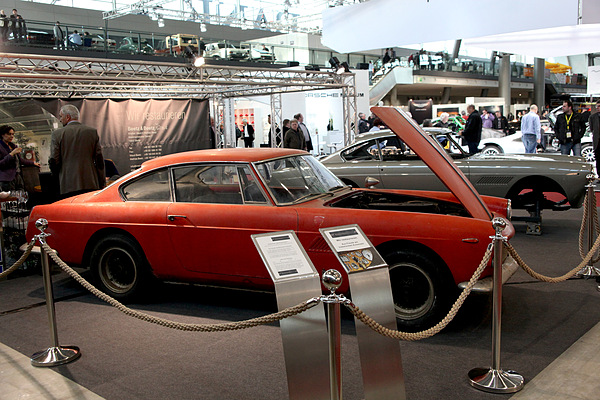 Impressionen von der Retro Classics Stuttgart 2013 - eindrückliche Demonstration der Arbeit eines Restaurierers - Ferrari 250 GTE vor und nach der Arbeit