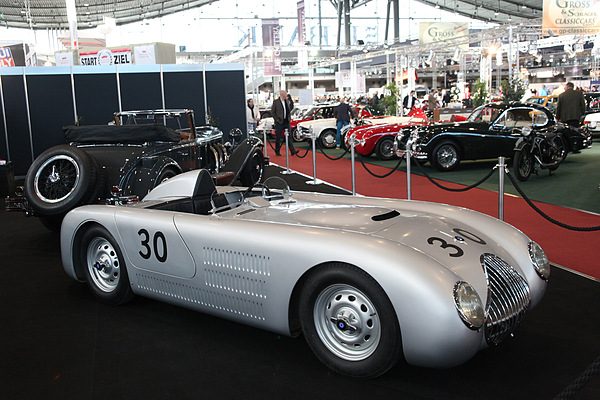 Impressionen von der Retro Classics Stuttgart 2013 - wunderschöner Veritas-Sportwagen bei einem Händler