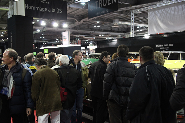 Impressionen von der Rétromobile 2013 - vor lauter Leuten sind die Autos kaum noch zu erkennen