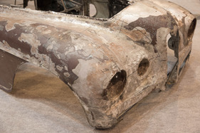 Impressionen von der Rétromobile Paris 2014 - Bei Touring Superleggera wird demonstriert, wie eine Bristol-Karosserie restauriert wird