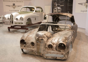 Impressionen von der Rétromobile Paris 2014 - Bei Touring Superleggera wird demonstriert, wie eine Bristol-Karosserie restauriert wird