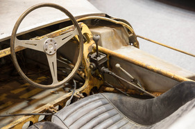 Impressionen von der Rétromobile Paris 2014 - Ein früher De Tomaso Sportwagen, der noch nicht restauriert ist