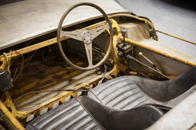 Impressionen von der Rétromobile Paris 2014 - Hier kommt noch Arbeit auf den Restaurierer dieses frühen De Tomaso zu