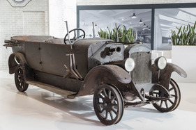 Impressionen von der Rétromobile Paris 2014 - Restaurierungskandidat bei Skoda