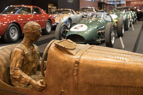 Impressionen von der Rétromobile Paris 2014 - Skulptur auf dem Stand von Lukas Hüni