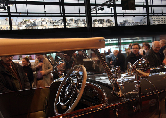 Impressionen von der Rétromobile Paris 2014 - Viel Interesse der Besucher, das Wetter draussen macht den Messebesuch noch angenehmer