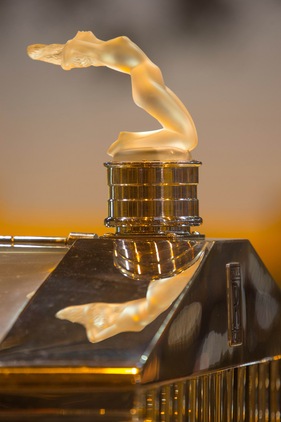 Impressionen von der Rétromobile Paris 2014 - besondere Kühlerfigur für diesen Rolls-Royce