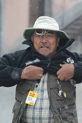 Impressionen von der Sonderprüfung auf der Tremola am Tag 31 der Rallye Peking-Paris 2013 - den Japanern wird es zu kalt
