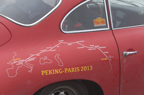 Impressionen von der Sonderprüfung auf der Tremola am Tag 31 der Rallye Peking-Paris 2013 - so hat man die Karte immer dabei Impressionen von der Sonderprüfung auf der Tremola am Tag 31 der Rallye Peking-Paris 2013 - so hat man die Karte immer dabei