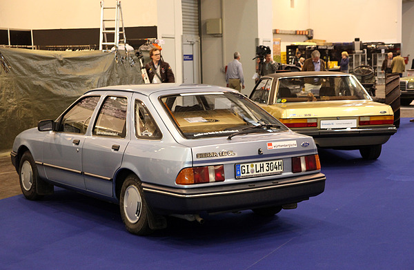 Impressionen von der Techno Classica 2013 - Ford Sierra und Granada repräsentieren Ford-Clubs