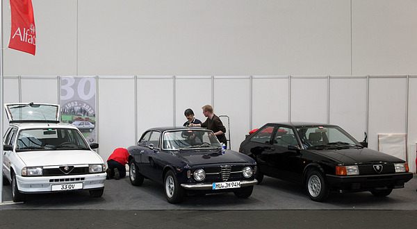 Impressionen von der Techno Classica 2013 - die allseits beliebte Giulia GT zwischen den Youngtimern Alfa Romeo 33 und Arna auf dem Alfa-Clubstand