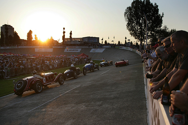 Image: Impressions of the "Indianapolis in Oerlikon 2012" event - pre-war classics in the glow of the evening sun