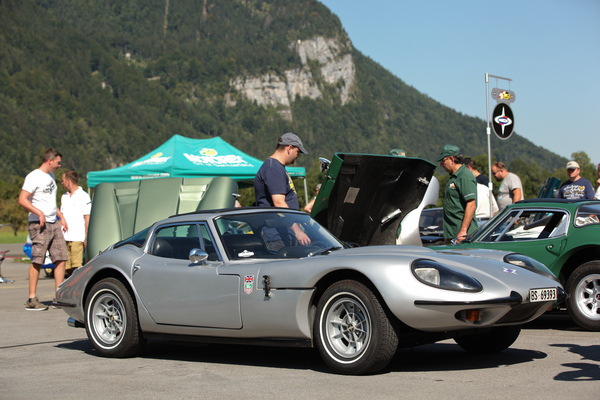 In Silber wirkt er fast schon elegant, der Marcos GT von 1971 - British Car Meeting 2015 in Mollis