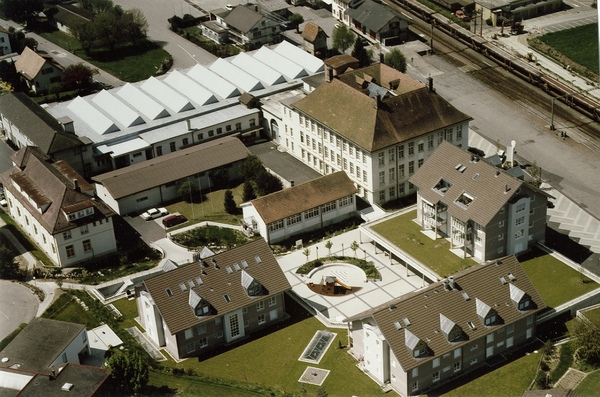 In den Neunzigerjahren war die Produktion bereits zum Stillstand gekommen - neben Hochuli & Co entstan das neue „Zentrum Safenwil“