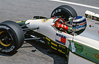 In der Bahnhofskurve sind die Artisten hinter dem Lenkrad gefragt - Mika Häkkinen im Lotus 1991