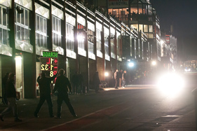 In der Nacht war konstant etwas los in der Boxengasse, die Stimmung war grossartig! – Spa Six Hours 2013