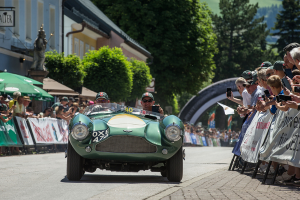 Image: In one of these Aston DB3 S sat not only Stirling Moss, ...