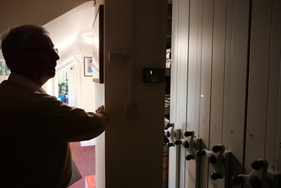 In einem weiteren Trakt im Erdgeschoss befinden sich diese Rollschränke mit Zeichnungen, Gemälden und Bauplänen