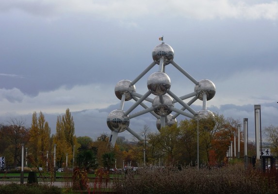 In unmittelbarer Nachbarschaft befindet sich das berühmte Atomium – Classic Car Show Brussels 2022