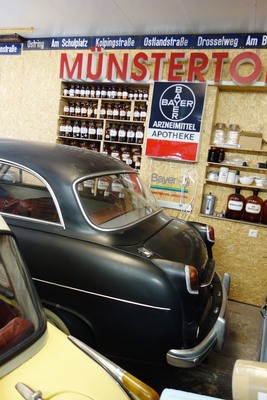 In welcher Strasse befindet sich die Apotheke Münstertor noch gleich? – Zu Besuch in der Sammlung Hilker