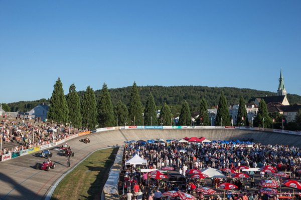 Indianapolis-Fahrzeuge auf dem steilen Rundkurs - Indianapolis Oerlikon 2015