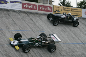 Bild zu Artikel Galerie - Indianapolis in Oerlikon 2010 oder wenn Rennwagen auf der offenen Radrennbahn in Oerlikon ihre Runden drehen
