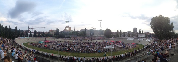 Indianapolis in Oerlikon im Überblick - Die unter Denkmalschutz stehende Spannbetonkonstruktion aus 1912 bietet die Grundlage für den Charme dieser Veranstaltung