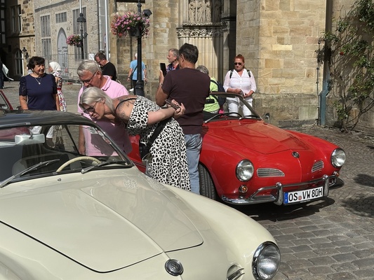 Individuelle Ausstattungen überall – 70 Jahre VW Karmann-Ghia