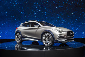 Infinity QX30 Concept - moderne Ausstellungstechnik - auf dem Genfer Automobilsalon 2015