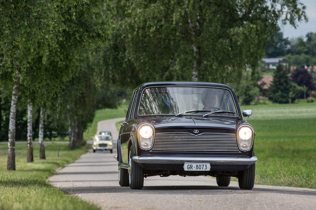 Innocenti IM3 S (1967) - die zusammengefassten Leuchteinheiten unter einer Streuglasscheibe vorne bedeuteten für Innocenti Neuland damals