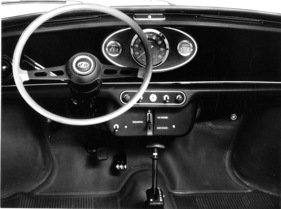 Innocenti Mini 1001 (1973) - Cockpit der Automatik-Version (1973)