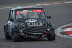 Innocenti Mini 1300 (1974) - Saison Sieger Thomas Berg im Kampf der Zwerge am RGB Saisonfinale auf dem Nürburgring 2017