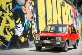 Innocenti Mini De Tomaso (1978) - in der klassischen rot-schwarzen Lackierung, wie auch der Pantera gerne bestellt wurde (1978)