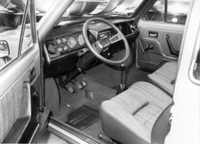 Innocenti Mini De Tomaso (1978) - sportlicher Kompaktwagen mit steilstehender Lenksäule - Genfer Autosalon 1978